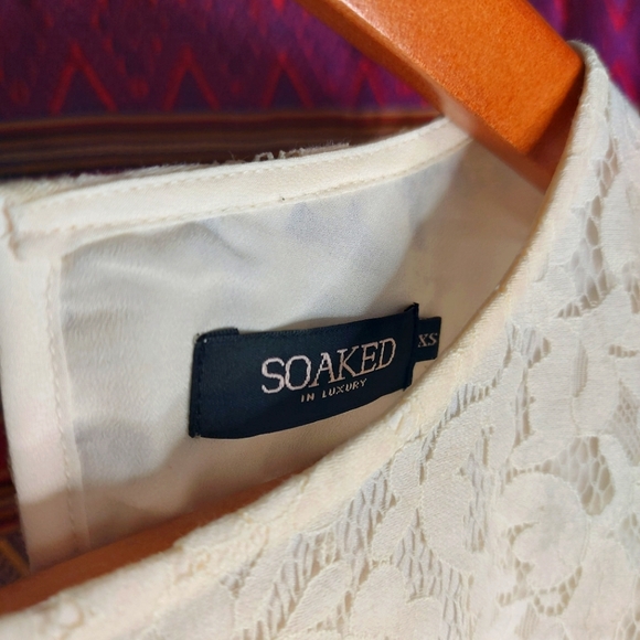 Delicate lace top with 3/4 sleeves - Picture 5 of 6